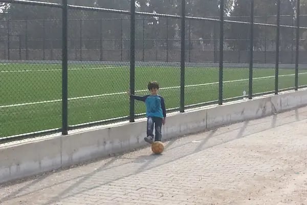 Kazım Besif Futbol Sahası - Resim 5