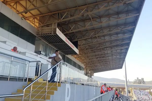 Bornova Aziz Kocaoğlu Stadyumu - Resim 12