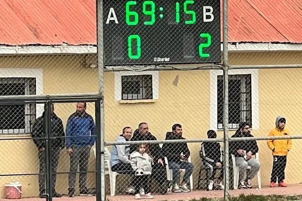 Pozantı stadyumu - Resim 2