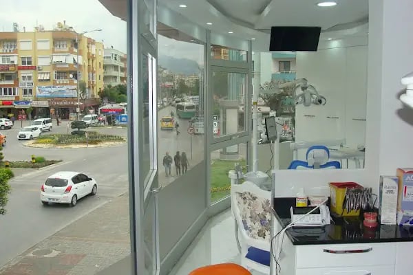 Alanya Uzmanlar Ağız ve Diş Sağlığı Polikliniği - MyDentistTurkey Dental Clinic - Resim 2