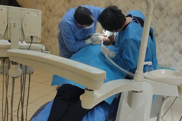 Dishekimi Ahmet Oskay Poliklinigi - Resim 13