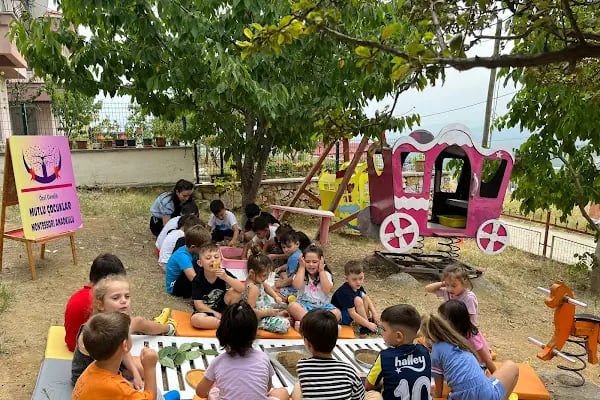 GEMLİK MUTLU ÇOCUKLAR MONTESSORİ ANAOKULU - Resim 13