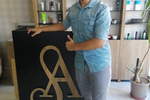 SALON NATUREL BARBER CLUB Saça Dair Herşey - Resim 11