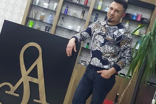 SALON NATUREL BARBER CLUB Saça Dair Herşey - Resim 6