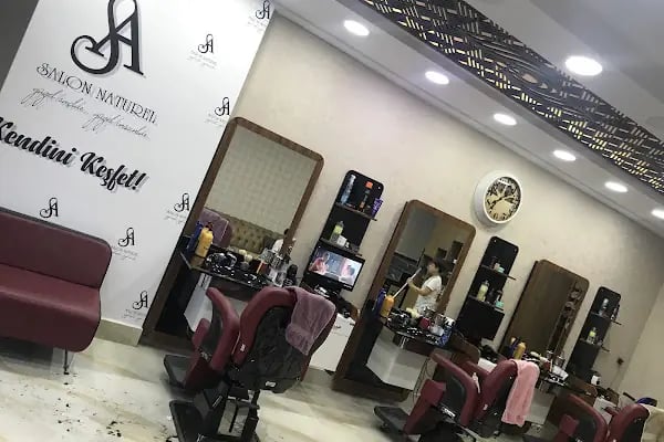 SALON NATUREL BARBER CLUB Saça Dair Herşey - Resim 10