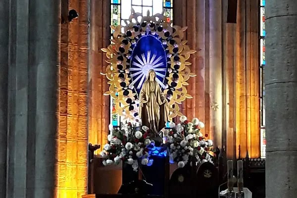 St. Antuan Kilisesi - Resim 16