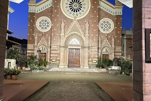 St. Antuan Kilisesi - Resim 6