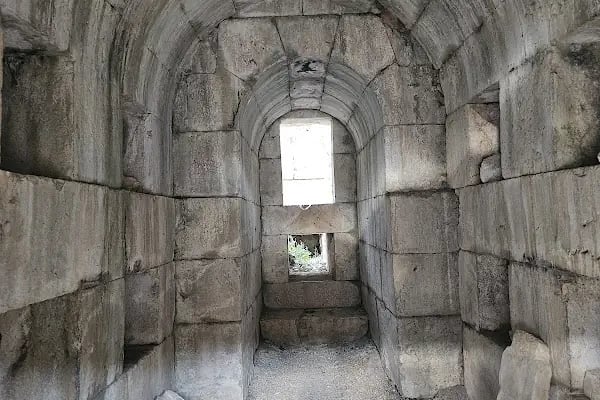 Kırık Kilise - Resim 3