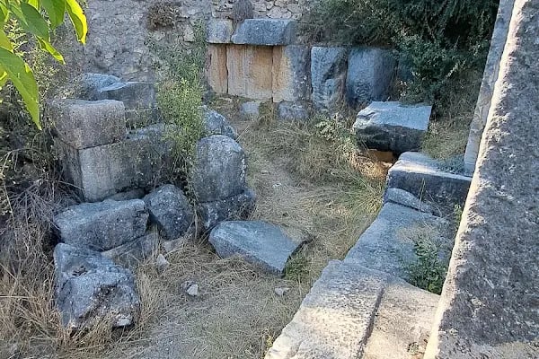 Kırık Kilise - Resim 13