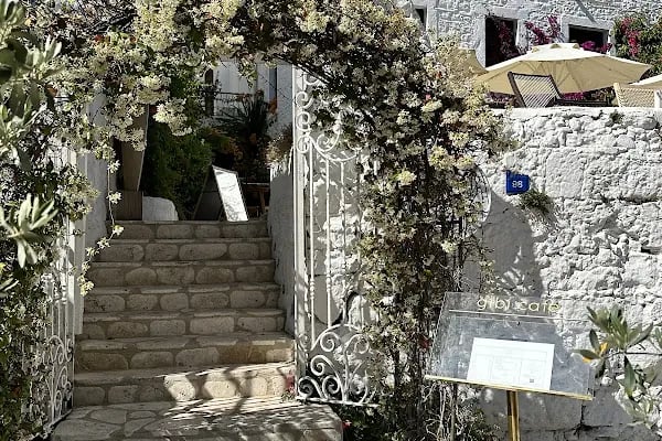 DIY and Green / Art & Coffee Shop - Resim 9