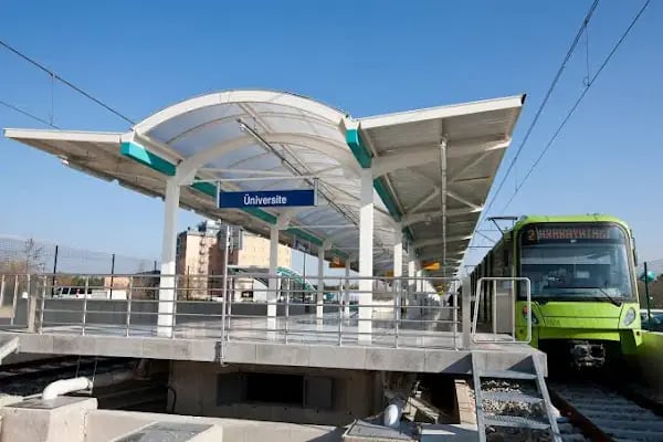 Üniversite Metro İstasyonu - Resim 2