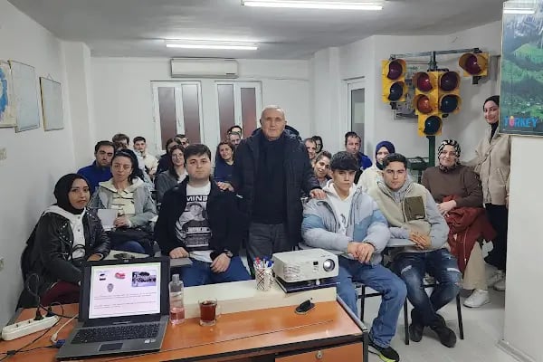 Özel Bursa Evren Motorlu Taşıt Sürücüleri Kursu - Resim 11