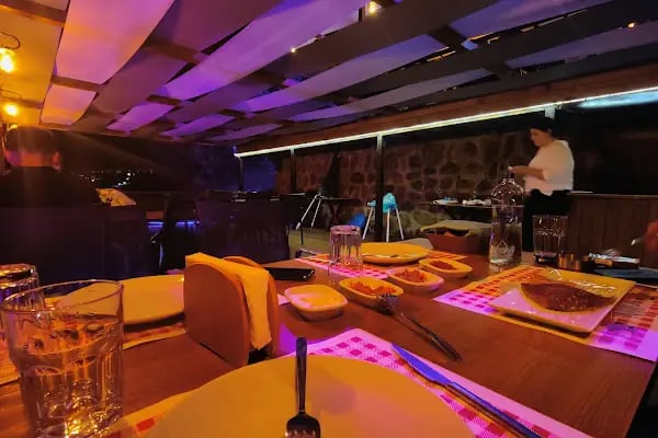 LAUSS Cafe &amp; Lounge - Resim 13