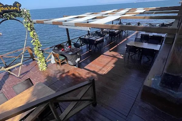LAUSS Cafe &amp; Lounge - Resim 4