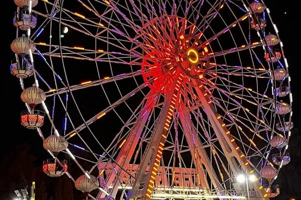 Fuar açık hava tiyatrosu - Resim 19