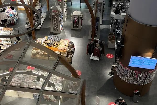 İstanbul Havalimanı Melike Sultan Eczanesi - Resim 9