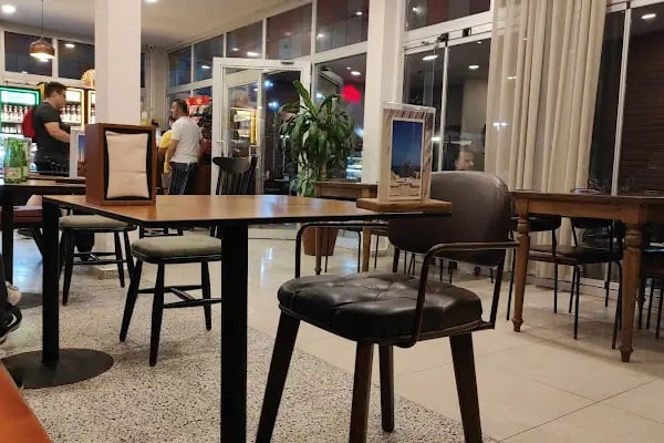 Mac Royal Cafe &amp; Restaurant - Resim 6