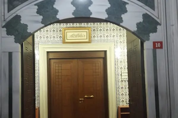 Hazreti Osman Zinnureyn Cami - Resim 12