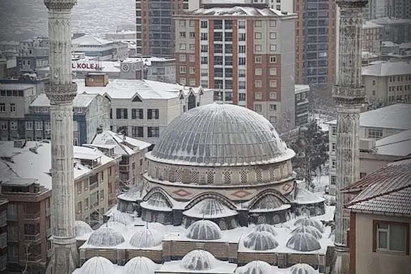 Hazreti Osman Zinnureyn Cami - Resim 11