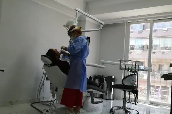 Diş Hekimi İlayda Kurban Gürsel - Resim 1