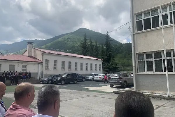 Işıklar Çok Programlı Lisesi - Resim 1