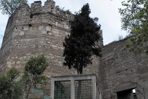 Kesik Baş Ve Deviş Molla Muhammed Türbesi - Resim 4