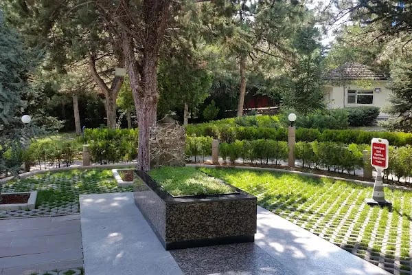 Alparslan Türkeş Kabri - Resim 10