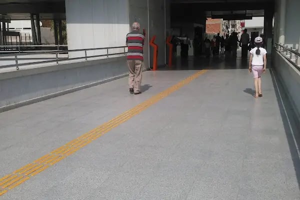 Bayraklı Metro İstasyonu - Resim 3