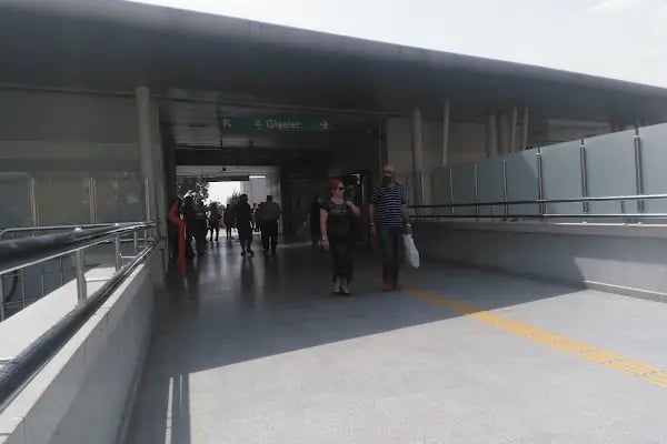 Bayraklı Metro İstasyonu - Resim 14