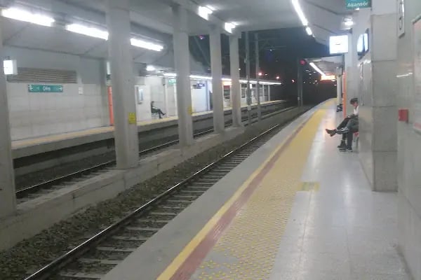 Bayraklı Metro İstasyonu - Resim 9