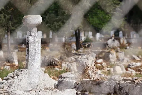 Üçağız Mezarlığı - Resim 18