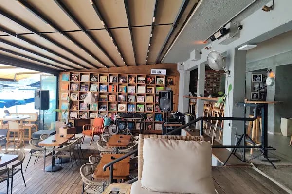 The Basement Beach&amp;Pub - Resim 2