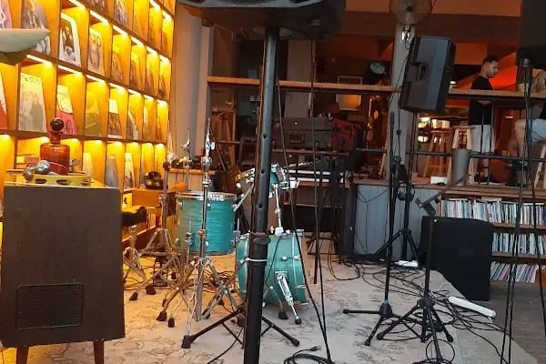 The Basement Beach&amp;Pub - Resim 9