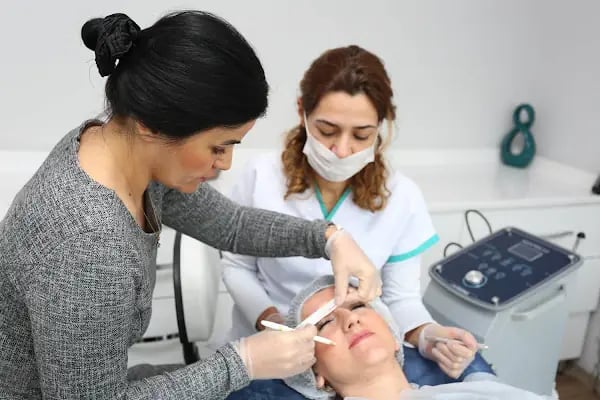 Kocaeli Estetik Cerrahi Op. Dr. Belma Kapılı Burun Estetiği, Meme Estetiği, Kulak Estetiği - Resim 3