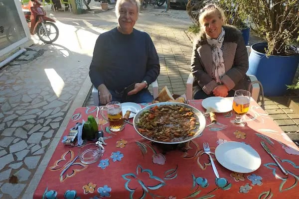 The Green Oasis Café Bistro - Resim 17