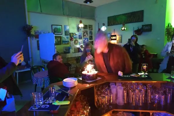 The Green Oasis Café Bistro - Resim 13