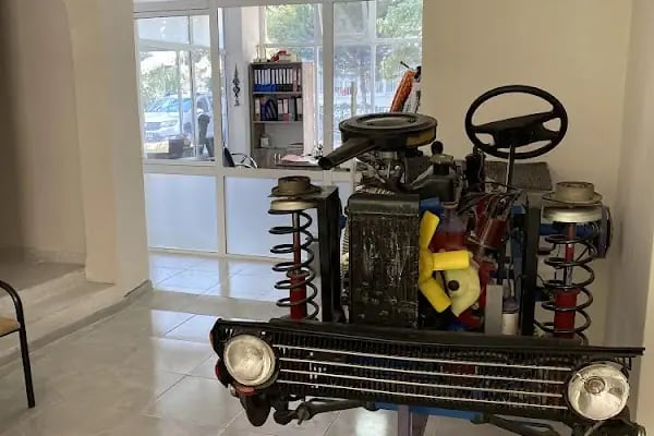 İzmir Bayraklı Özel Teknik Öğretmenler Sürücü Kursu - Resim 5