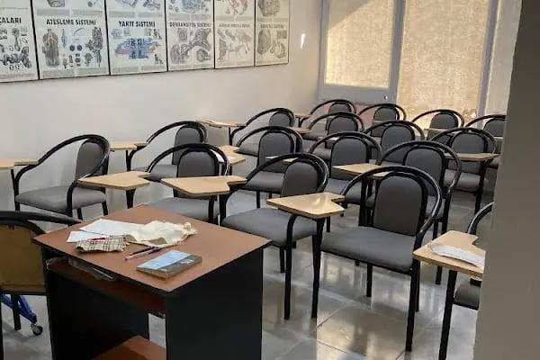 İzmir Bayraklı Özel Teknik Öğretmenler Sürücü Kursu - Resim 12
