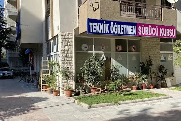 İzmir Bayraklı Özel Teknik Öğretmenler Sürücü Kursu - Resim 3