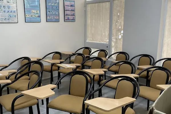 İzmir Bayraklı Özel Teknik Öğretmenler Sürücü Kursu - Resim 1