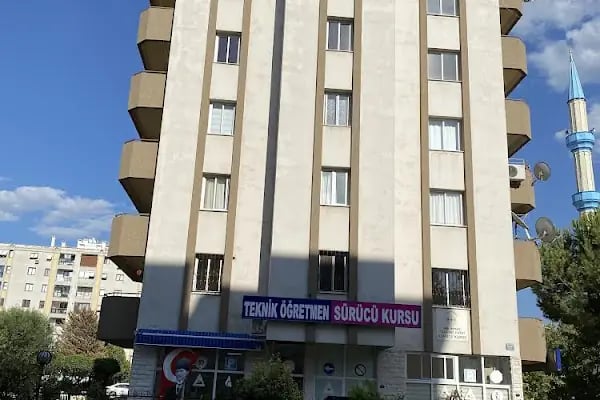İzmir Bayraklı Özel Teknik Öğretmenler Sürücü Kursu - Resim 4