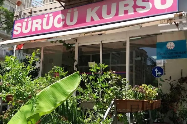 İzmir Bayraklı Özel Teknik Öğretmenler Sürücü Kursu - Resim 9