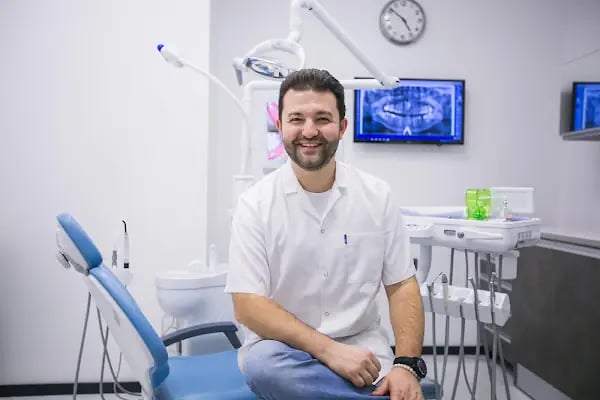 Dr. Dt. Emre ÇAKIR - Ankara Ortodonti Uzmanı - Batıkent Diş Hekimi - Estetik Ortodonti - İmplant, Zirkonyum, Diş Beyazlatma - Resim 2