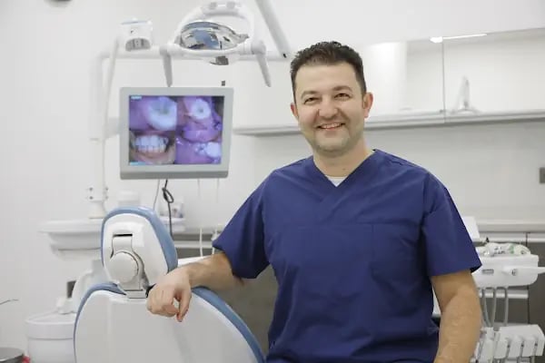 Dr. Dt. Emre ÇAKIR - Ankara Ortodonti Uzmanı - Batıkent Diş Hekimi - Estetik Ortodonti - İmplant, Zirkonyum, Diş Beyazlatma - Resim 6