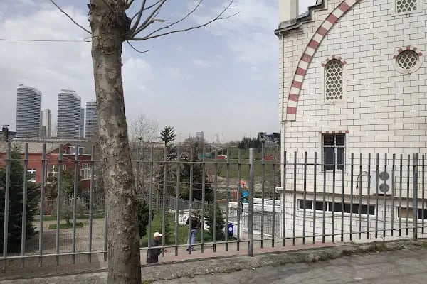 Ulubatlı Hasan Camii - Resim 9