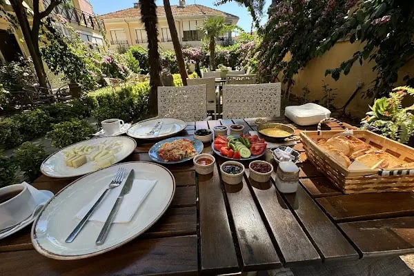 Büyükada Görkemli Hotel&amp;Cafe - Resim 17