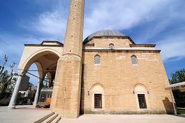 Gazi Ömer Bey Camii ve Türbesi - Resim 2