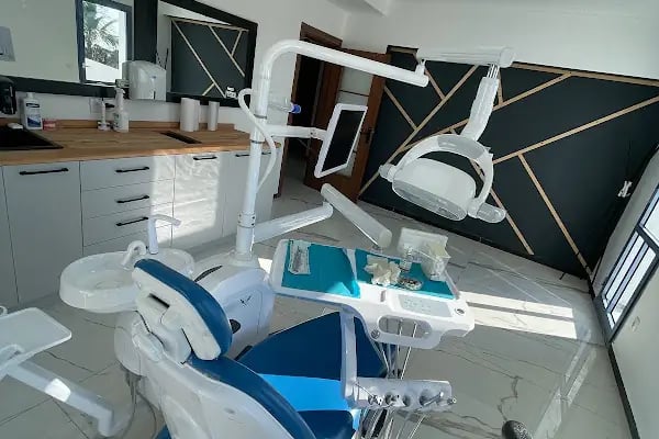 Diş Hekimi Muammer Küçük 7/24 Açık Diş Kliniği - Resim 2