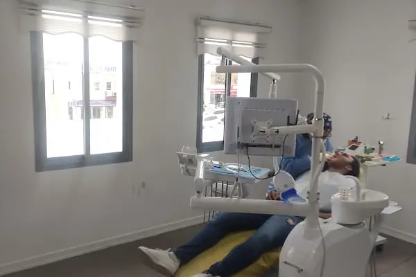 Diş Hekimi Muammer Küçük 7/24 Açık Diş Kliniği - Resim 12