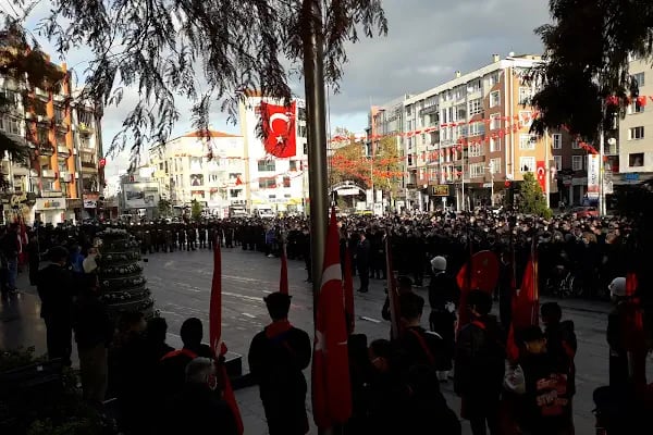 Atatürk Meydanı - Resim 9